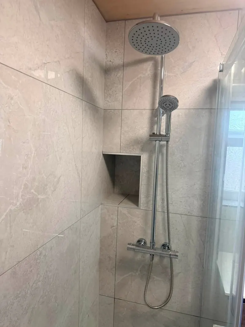Rainfall shower with a tiled niche for toiletries
