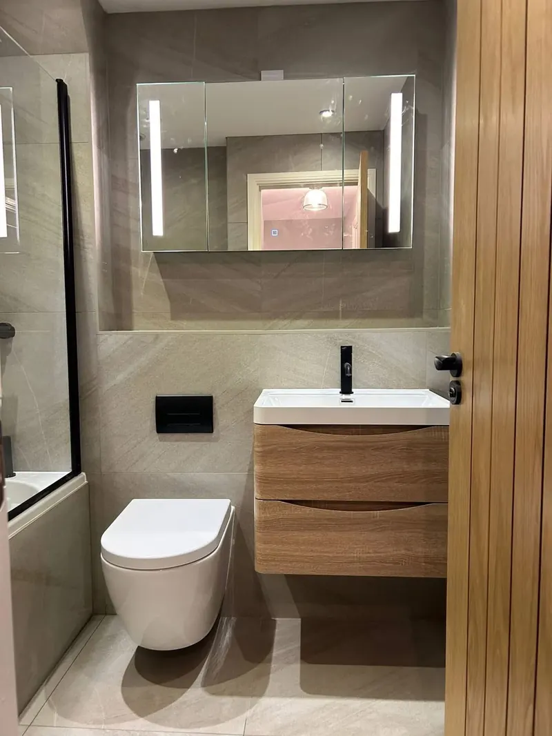 Wall-hung toilet and vanity unit with an LED mirror and a tiled shelf